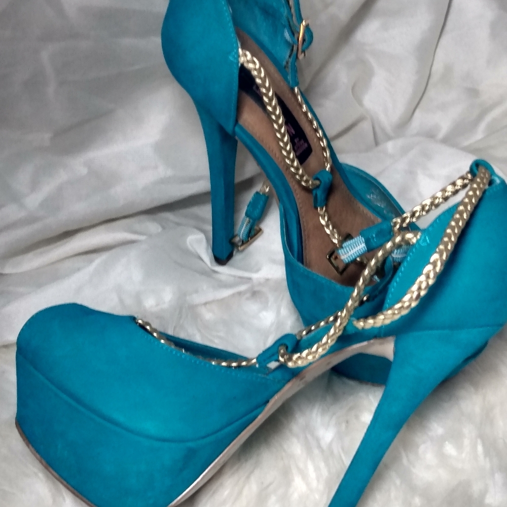 Heels - Picture 2 of 6